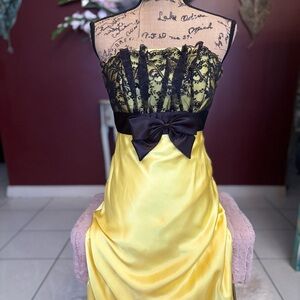 Jessica McClintock Black and Yellow Lace Gown